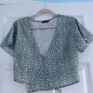 floral cropped cross crop top. Size S.